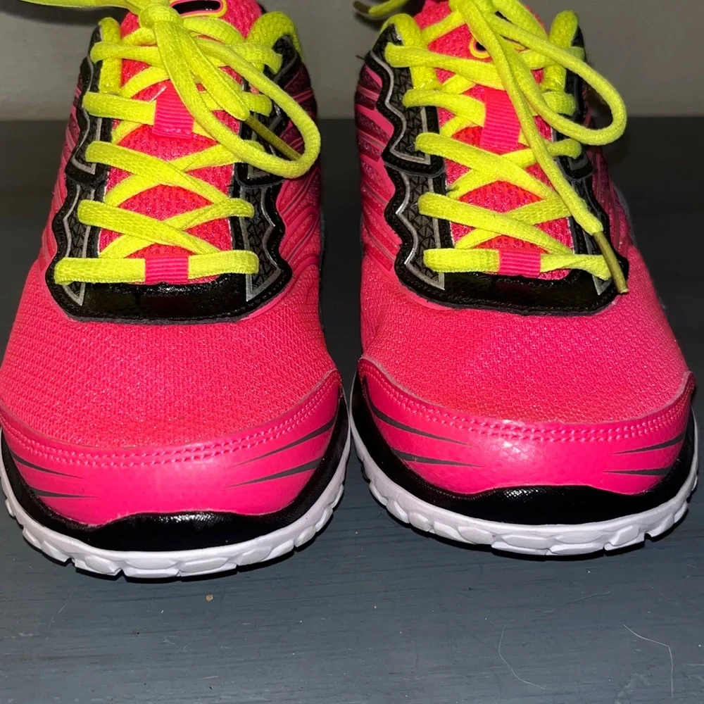 Fila Womens Running Shoes Size 4 Pink Black Tennis Shoes Sneakers NWOB